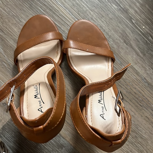 Staply heels - Picture 3 of 3